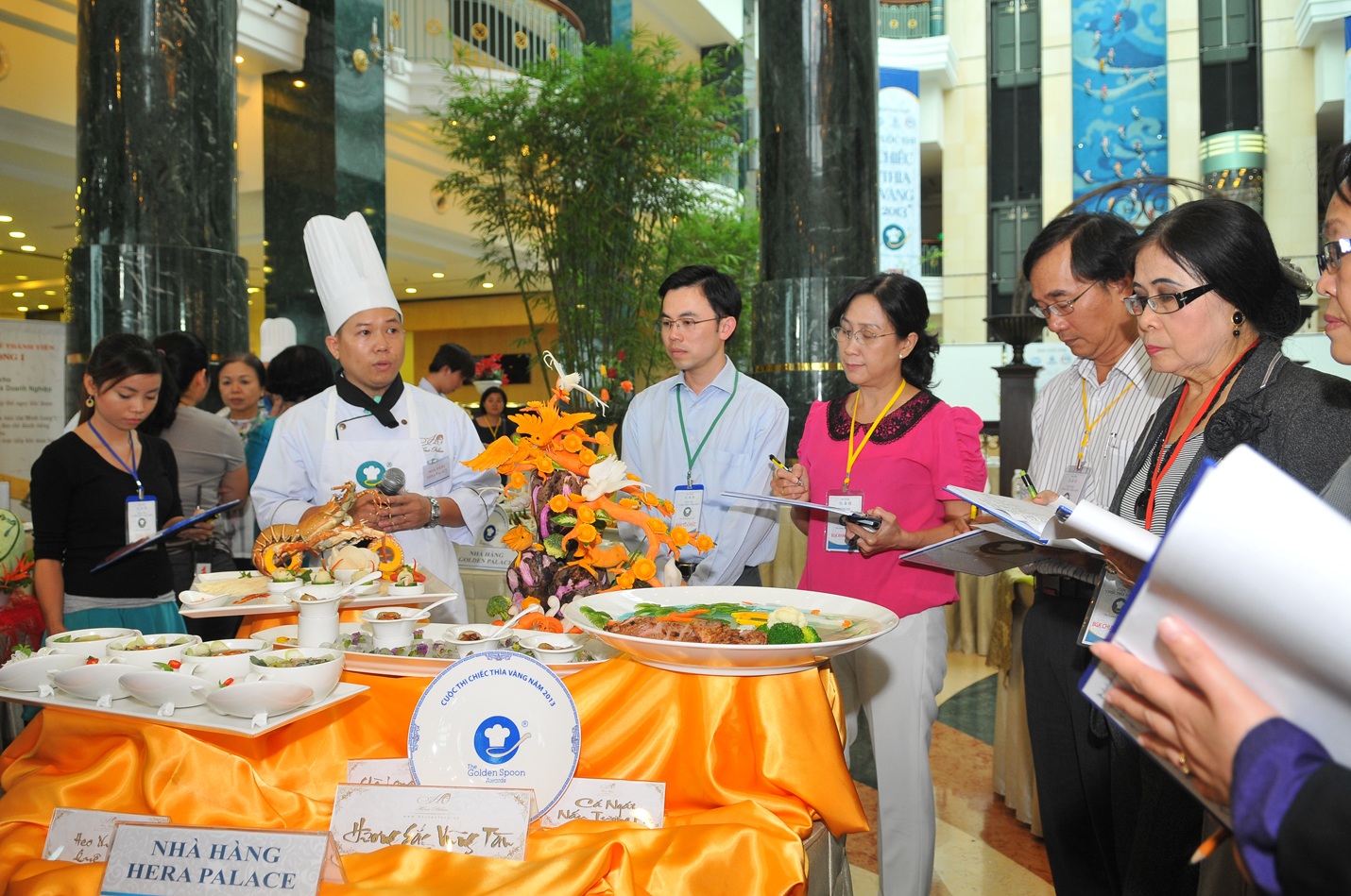  Cuộc tranh tài gay cấn của các đầu bếp tại Minh Sáng plaza