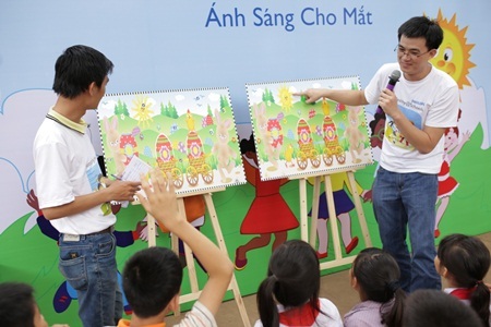 Học bằng các hình ảnh minh họa đầy màu sắc và những trò chơi vui nhộn