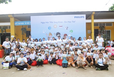 Những cuốn sách đầy màu sắc sẽ hướng dẫn các bé chăm sóc mắt mình mỗi ngày.