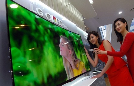 TV OLED sẽ khuấy động thị trường tivi cao cấp cuối năm - 1 Tivi OLED LG màn hình cong đầu tiên trên thế giới