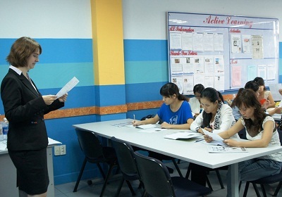 Để giáo viên Tiếng Anh cầm chắc trong tay chứng chỉ FCE - 2 Cô Emily Stace trong lớp học Phương pháp sư phạm