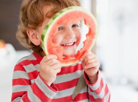 Tăng cường sức đề kháng cho bé vào mùa lạnh - 2 Chế độ dinh dưỡng đầy đủ & cân đối