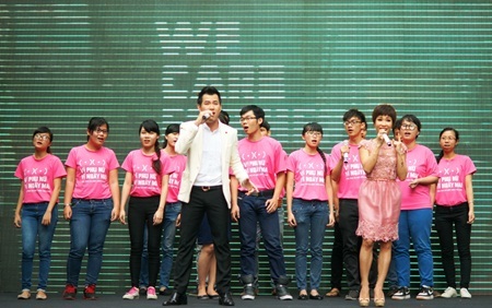  Ca sỹ Hồ Trung Dũng và U