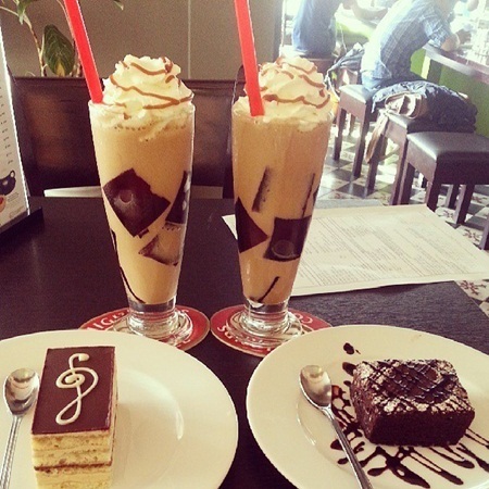Cà phê Freeze - thêm hứng khởi đầu tuần - 2 Tôi tình cờ biết đến Coffee Jelly Freeze của Highlands Coffee, hay còn gọi là