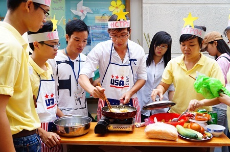 Ngoài học tập, sinh viên HUTECH còn được tham gia nhiều hoạt động ngoại khóa thú vị, bổ ích