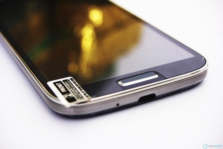 SkyFone 830SP đắt hàng tại Việt Nam - 5 Màn hình HD chất lượng cao, thiết kế thanh lịch trang nhã và lịch sự.