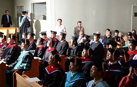 Đội ngũ giảng viên của chương trình là các giáo sư hàng đầu thế giới về quản trị kinh doanh