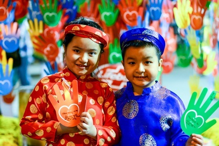 Bé háo hức khi lần đầu ghi lại điều ước theo cách đặc biệt này