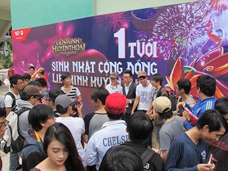 Nhìn lại các sự kiện offline khủng của Liên Minh Huyền Thoại 2 năm qua - 5 Giải Thể thao Điện tử Quốc tế TP.HCM mở rộng tại NTĐ
Phan Đình Phùng