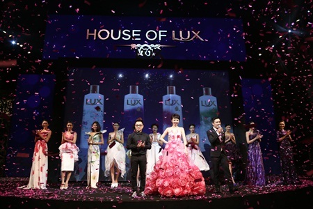 Khi được hỏi về điểm nhấn nào của phái đẹp dễ gây ấn tượng với người đối diện nhất,