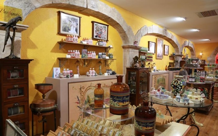 Ngoài Lavender, Rose Expo là lễ hội hoa hồng quan trọng trong năm tại vùng Provence.