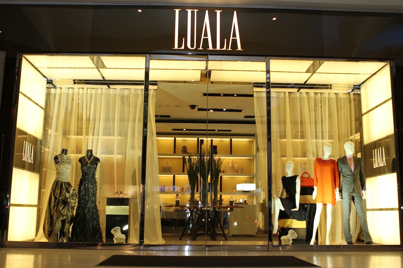 Bộ tượng “Ngày Hôm Nay” của nghệ sỹ Chinh Lê được trưng bày tại LUALA