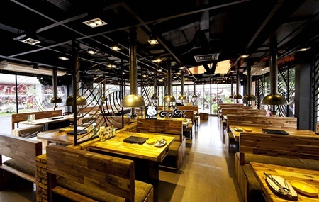 Món Hàn - giá Việt tại GoGi House - 1 Không gian được thiết kế với tông màu trầm ấm, trẻ trung và hiện đại