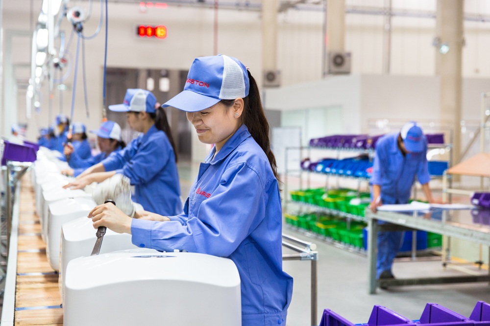 Ariston đầu tư vào Việt Nam không vì nhân công giá rẻ - 2 Nhà máy sản xuất theo tiêu chuẩn thế giới (WCM) của Ariston cùng dây chuyền sản xuất hiện đại.