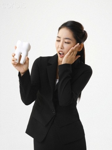 Ngăn ngừa răng nhạy cảm - 3 Một yếu tố “ăn mòn” men răng nữa là axit có nhiều trong đồ ăn, thức uống chua
