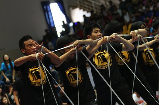 Nhảy đối kháng Revive VUG 2014 - Sự đột phá trong những màn trình diễn sáng tạo - 4 ĐH Bách khoa với những vũ điệu mạnh mẽ đã thuyết phục được đông đảo các
bạn sinh viên cũng như BGK