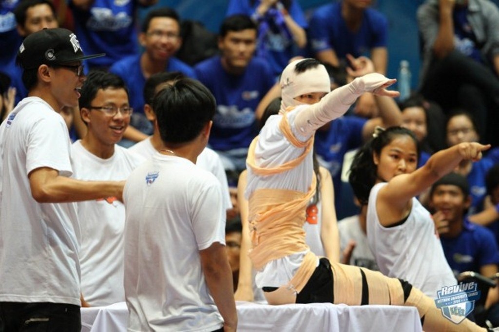 Nhảy đối kháng Revive VUG 2014 - Sự đột phá trong những màn trình diễn sáng tạo - 3 ĐH Bách khoa với những vũ điệu mạnh mẽ đã thuyết phục được đông đảo các
bạn sinh viên cũng như BGK