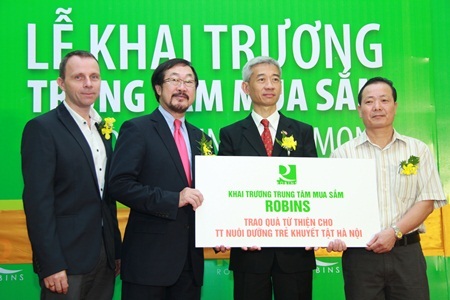 Tưng bừng khai trương Trung tâm mua sắm Robins