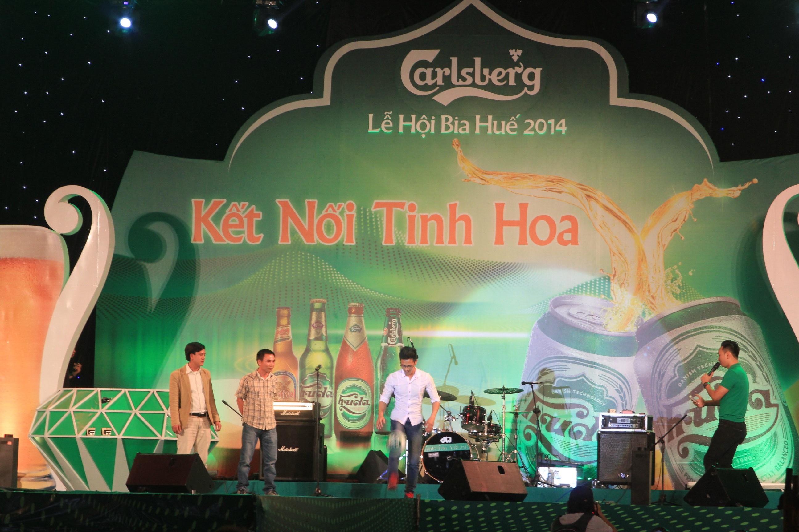 Lễ hội bia Huế 2014: Kết nối tinh hoa - 4 Người tiêu dung tham gia các trò chơi vui nhộn có thưởng