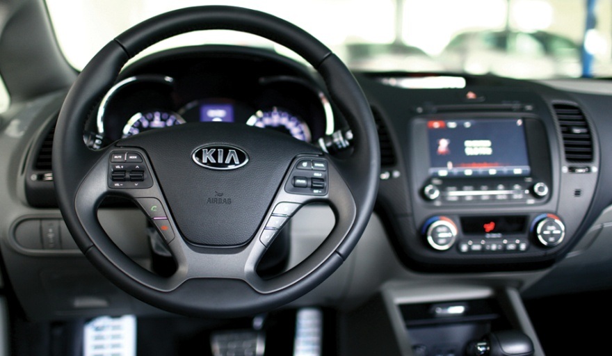 Vô-lăng có trợ lực điện MDPS với 3 chế độ lái và được tích hợp các nút điều khiển khác