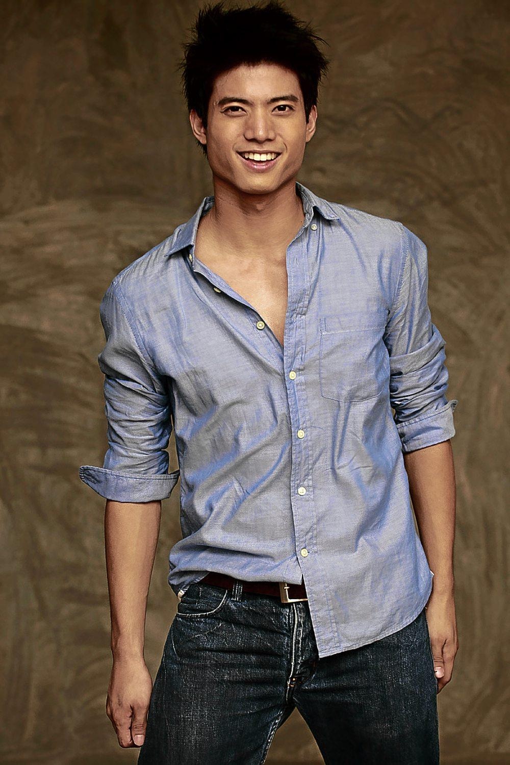 Mikael Daez - Mỹ nam "sống thử" với điện ảnh - 5 Sở hữu gương mặt góc cạnh cực nam tính cùng nụ cười bừng sáng,