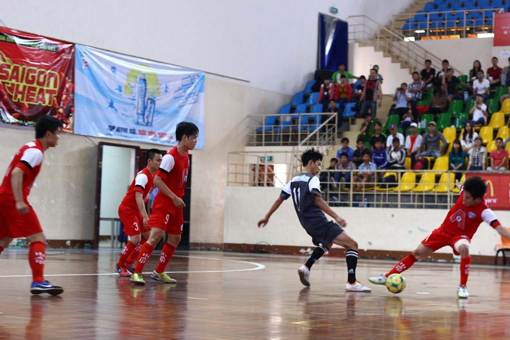 Những khoảnh khắc khó quên trong Revive VUG 2014 - 3 Hàng chục trận chiến nảy
lửa trên sàn đấu Revive VUG 2014