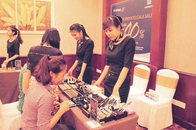 Giảm 45% cho mỹ phẩm Givenchy