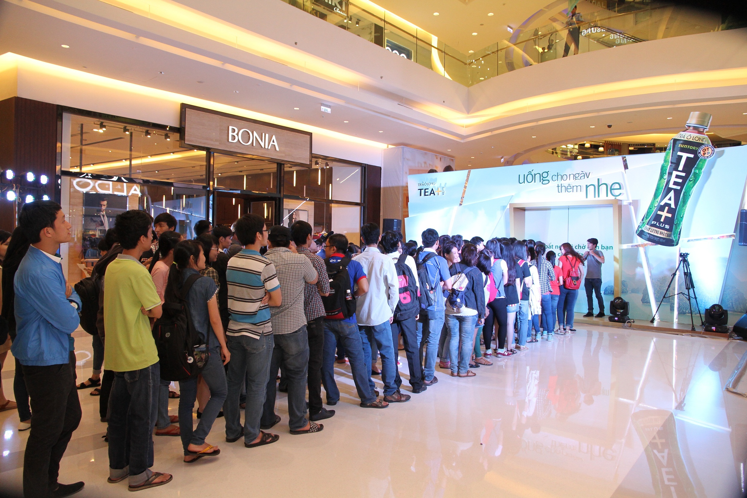 ‘Trải nghiệm nhẹ nhàng” thu hút khá đông các bạn trẻ