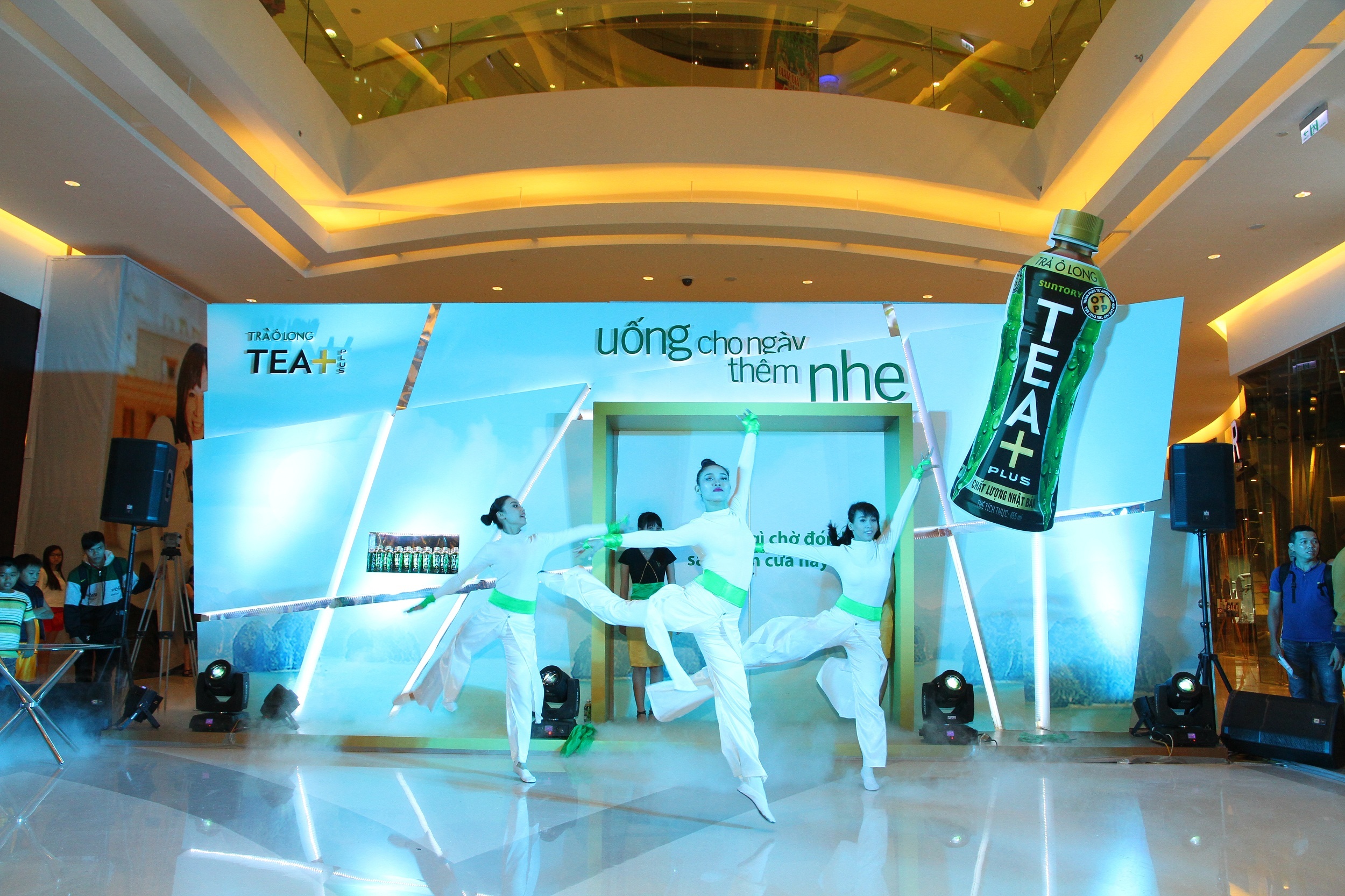 ‘Trải nghiệm nhẹ nhàng” thu hút khá đông các bạn trẻ