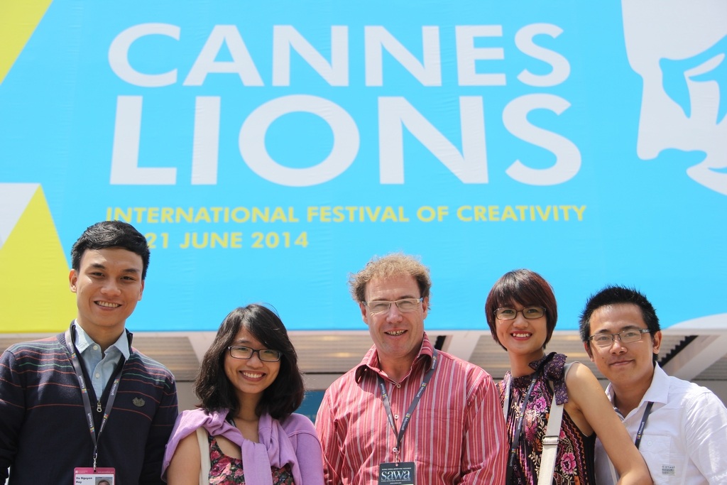 Cannes Lions – hành trình thú vị - 1 Đại diện công ty Hoa Mặt Trời cùng bốn “sư tử trẻ”