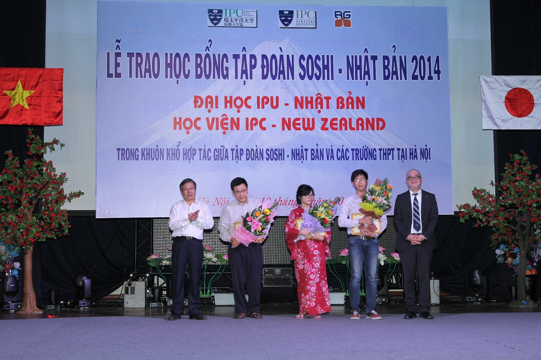 Học sinh trường ĐH Quốc tế IPU