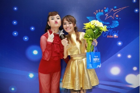 Smartphone Việt - Mobiistar luôn đồng hành với các thí sinh trong mỗi đêm diễn