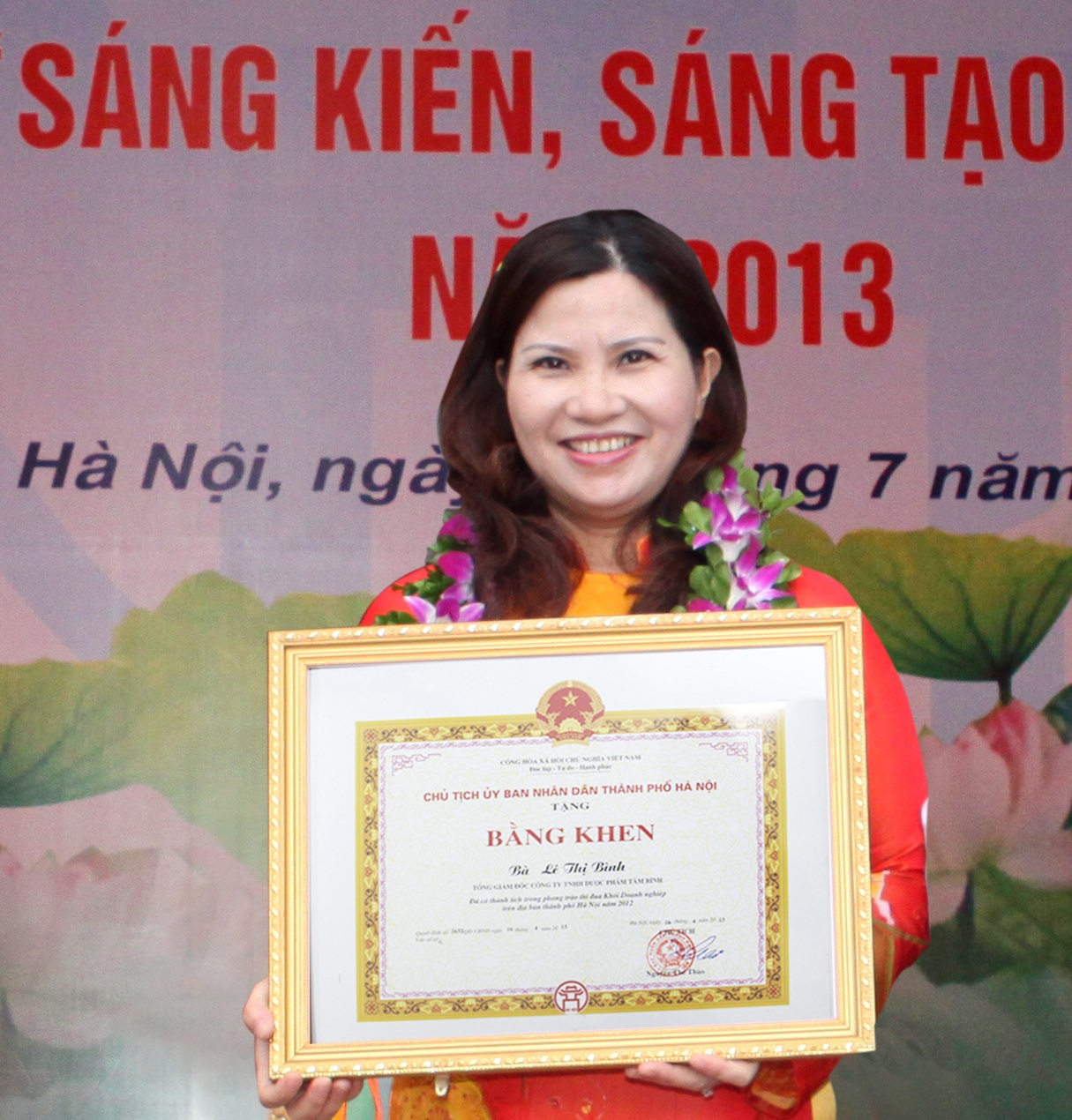 UBND TP Hà Nội tặng Bằng khen cho Dược sĩ Lê Thị Bình - 4 Các Doanh nhân tiêu biểu được nhận Bằng khen của UBND TP.Hà Nội