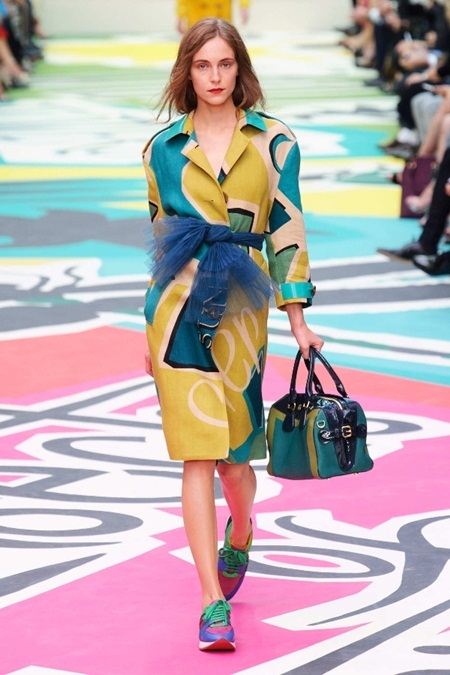 BST Burberry Prorsum nữ Xuân Hè 2015: Cảnh sắc vườn xuân - 3 Theo: