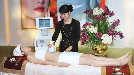 Diễn viên Phương Anh trải nghiệm với
công nghệ Liposonix