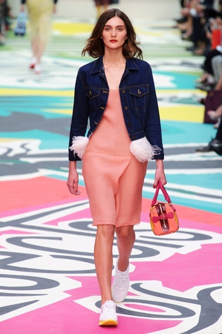 BST Burberry Prorsum nữ Xuân Hè 2015: Cảnh sắc vườn xuân - 10 Theo: