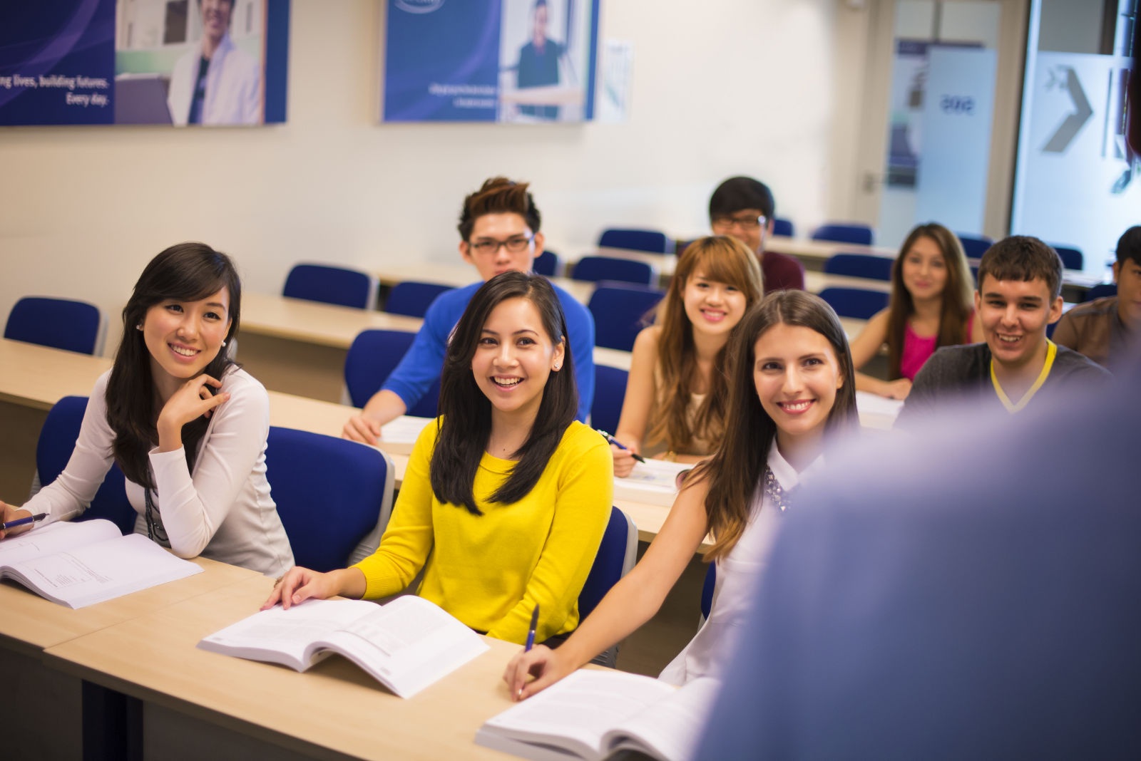 Du học Anh: Trợ phí visa và học bổng 10-100% học phí - 2 Tập đoàn giáo dục Navitas: