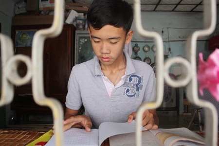 Ươm mầm ước mơ của những học sinh vượt khó học giỏi - 1 Minh An muốn trở thành cảnh sát giao thông