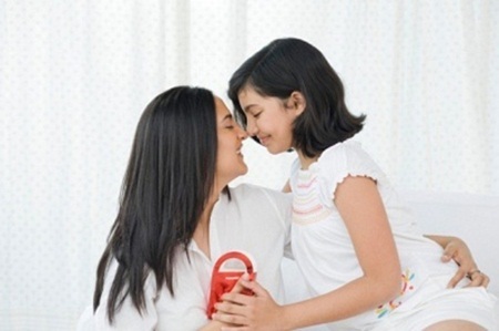 5 cách ứng xử với trẻ tuổi dậy thì - 1 Mẹ nên trở thành người bạn tốt của con