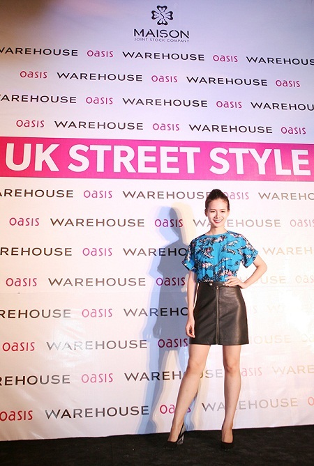 Các người mẫu xinh xắn trong trang phục mới Thu-Đông 2014 của thương hiệu Warehouse.