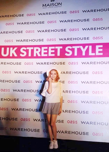 Hot girl Hà thành cá tính với trang phục Warehouse - 2 Hà Mjn duyên dáng trong chiếc đầm fit and flare ca-rô trắng đen của Warehouse