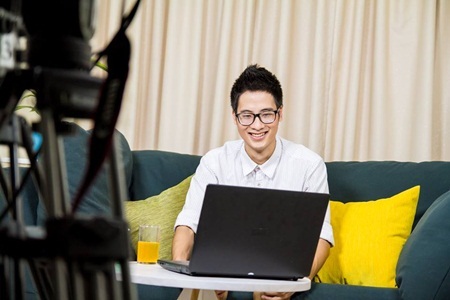 Chat nhanh cùng Trúc Nhân và Vlogger Jvevermind - 2 Trúc
Nhân luôn giữ cho mình tinh thần tỉnh táo trong mọi công việc hàng
hàng