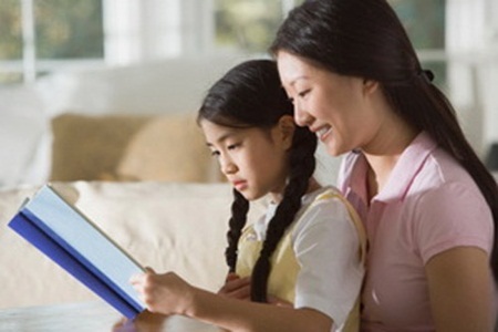 5 cách ứng xử với trẻ tuổi dậy thì - 3 3. Cùng trẻ làm thiện nguyện