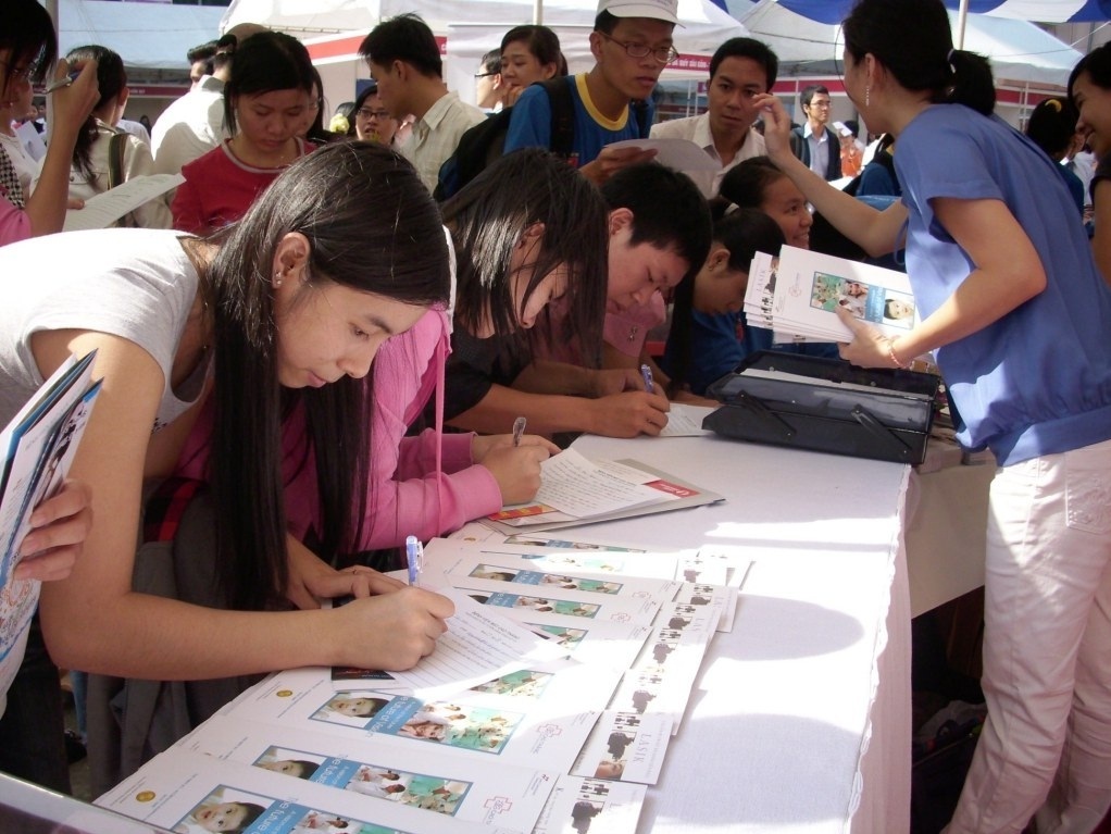 Nhiều cử nhân vẫn đang loay hoay tìm kiếm việc làm.