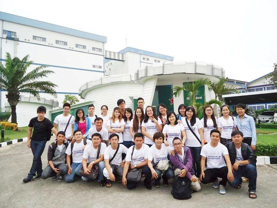 Sinh viên được làm quen với doanh nghiệp qua nhiều hoạt động thực tế.