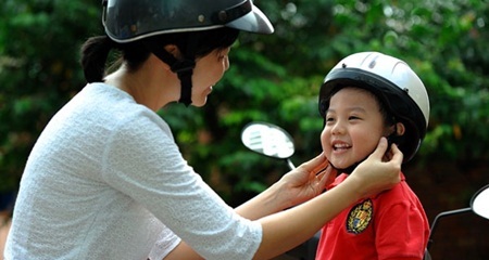3 bước dứt điểm gàu dễ làm, hiệu quả - 1 Nón bảo hiểm lâu ngày không được vệ sinh sạch sẽ có thể gây ra gàu