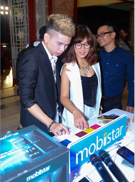 Hào hứng trải nghiệm điện thoại “7 sắc màu” thời trang mới