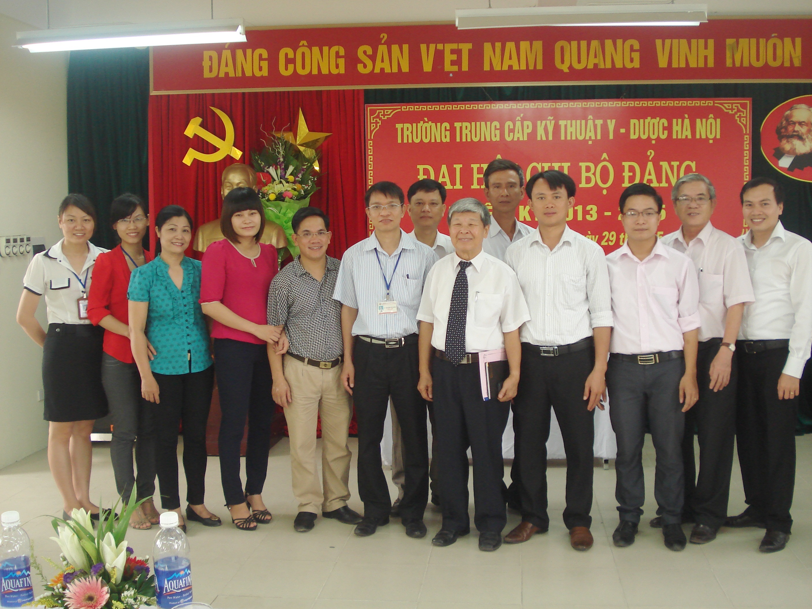 Trường Trung Cấp KT Y-Dược Hà Nội thông báo tuyển sinh hệ chính quy 2014 - 2 Trường Trung cấp kỹ thuật Y - Dược Hà Nội.