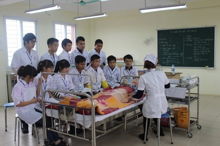 Trường Trung Cấp KT Y-Dược Hà Nội thông báo tuyển sinh hệ chính quy 2014 - 3 Trường Trung cấp kỹ thuật Y - Dược Hà Nội.