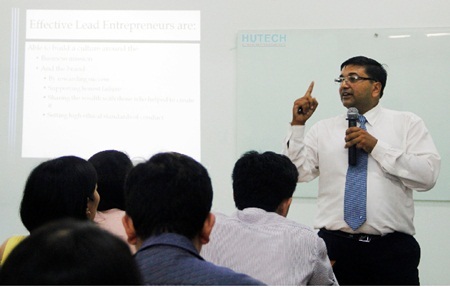 Đại học Mở Malaysia tuyển sinh MBA khóa tháng 10/2014 - 2 Giảng viên của chương trình là các giáo sư hàng đầu thế giới về Quản trị kinh doanh.